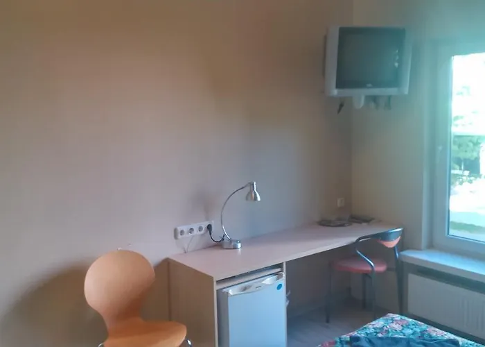 Отель Ranna & Free Parking 2*