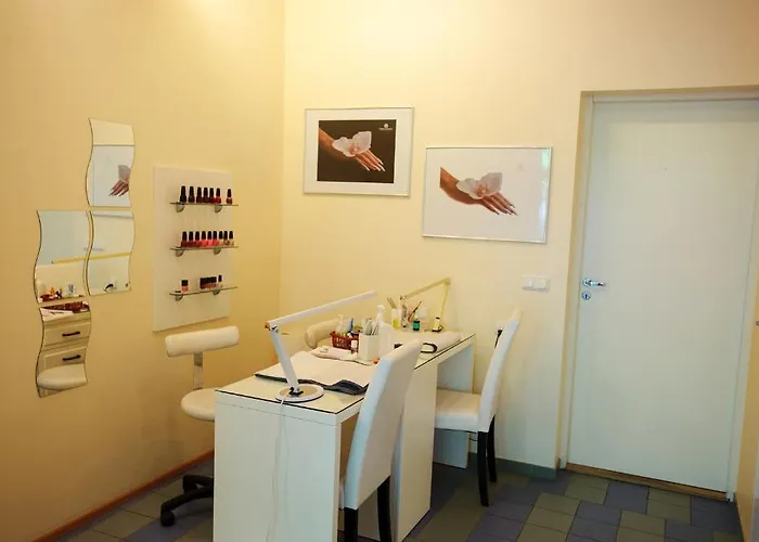 Отель Ranna & Free Parking 2*