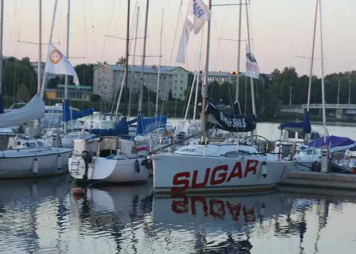 Отель Ranna & Free Parking 2*